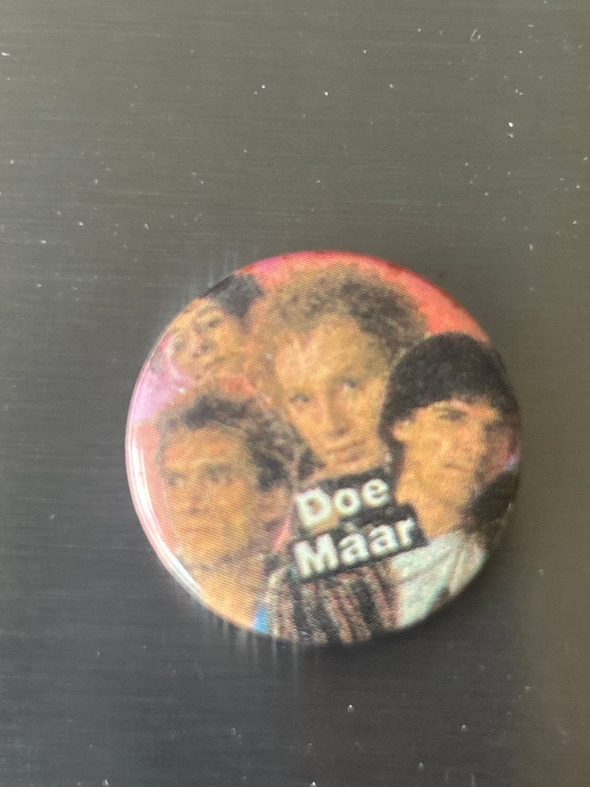 Doe Maar Button / Speldje, Ophalen of Verzenden, Gebruikt, Overige onderwerpen, Button