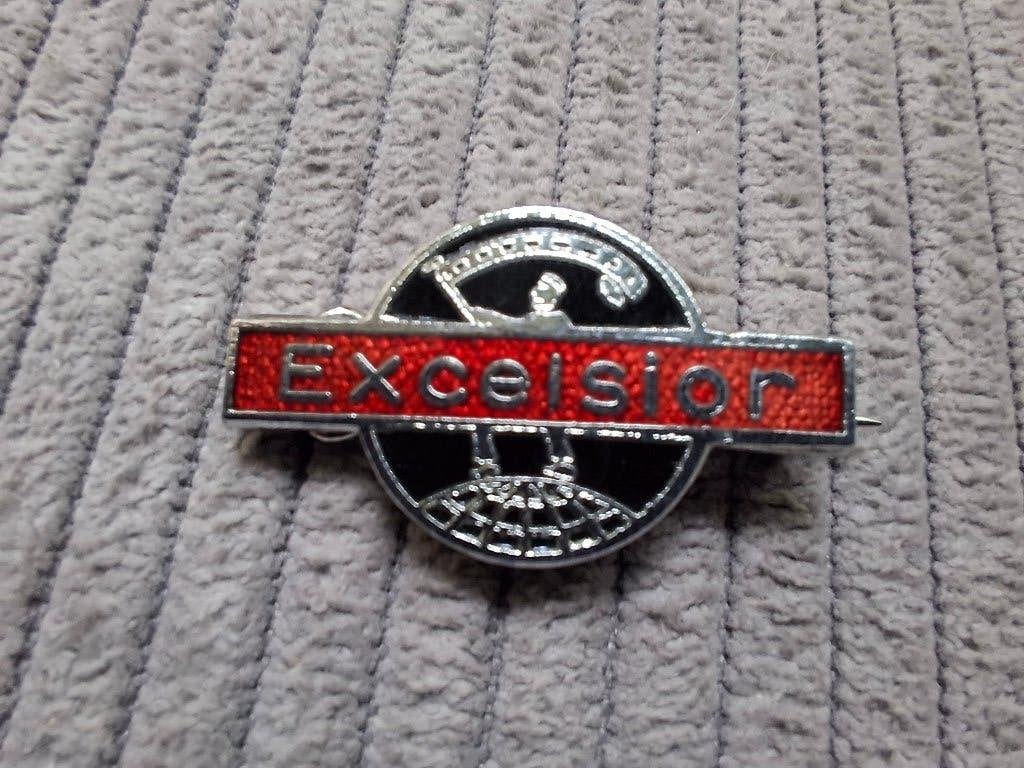Speld Excelsior Motor Company, Verzamelen, Speldjes, Pins en Buttons, Ophalen of Verzenden, Transport