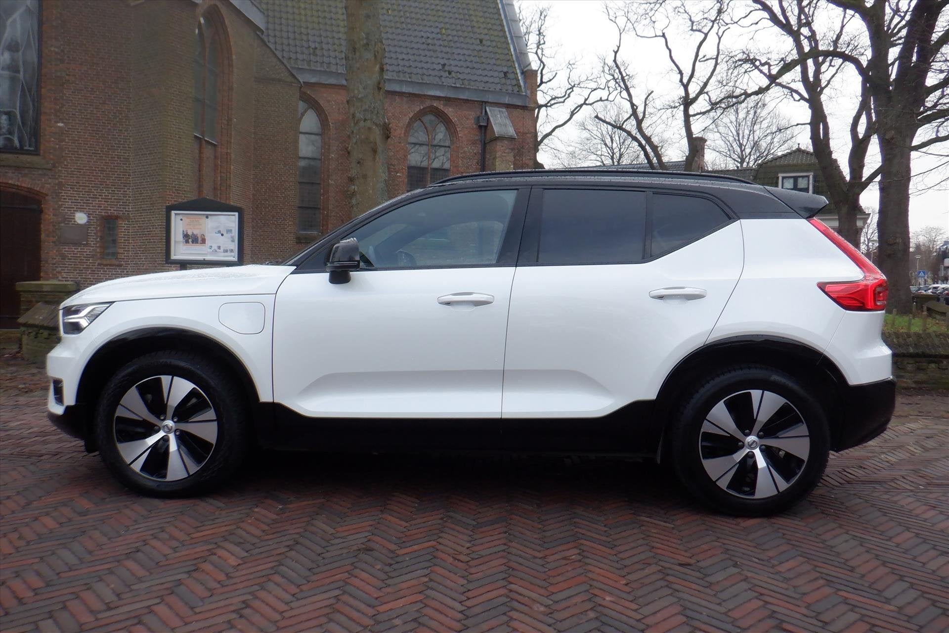 Volvo Xc40 T5 Twin Engine 262pk PLUG-IN / R-Design Expressio, 1712 kg, 179 pk, Wit, Plug-in hybride