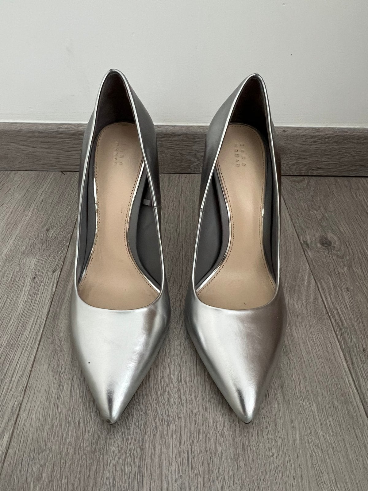 Zara pumps hebben een opvallende zilverkleurige metallic, Ophalen of Verzenden, Zo goed als nieuw, Overige kleuren