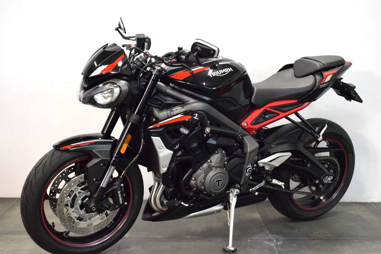 TRIUMPH SPEED TRIPLE 765 R (bj 2021) ABS Zwart, Motorrijbewijs A, Bedrijf, 765 cc, Meer dan 35 kW