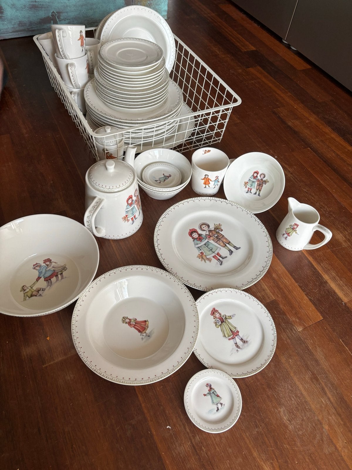 Aardewerk Kerst Servies - Compleet voor 8 Personen, Ophalen of Verzenden, Zo goed als nieuw, Aardewerk, Compleet servies