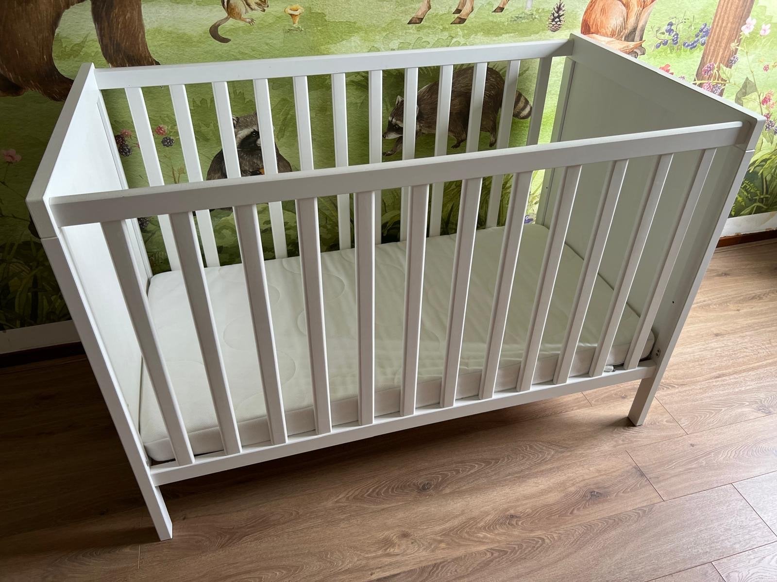 IKEA Sundvik Ledikant Wit met Matras en Beddengoed, Kinderen en Baby's, Babywiegjes en Ledikanten, Ophalen, Zo goed als nieuw