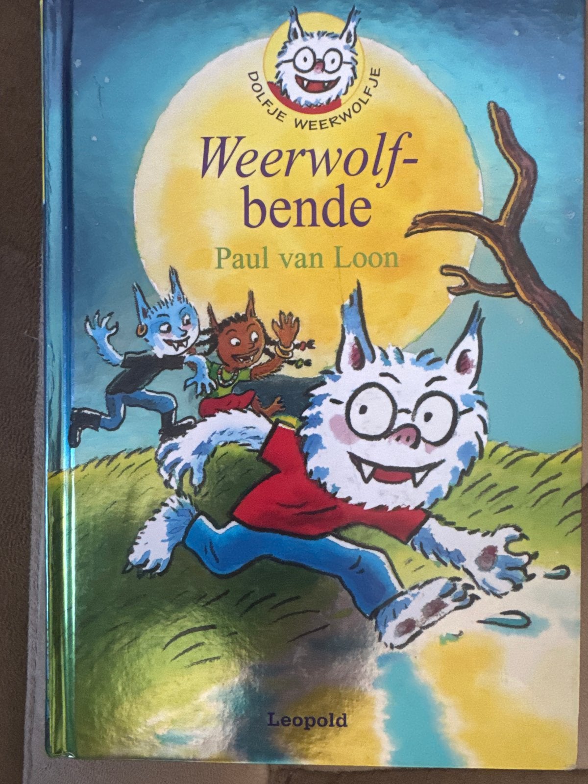 Dolfje Weerwolfje - Weerwolfbende door Paul van Loon, Ophalen of Verzenden, Zo goed als nieuw, Fictie algemeen