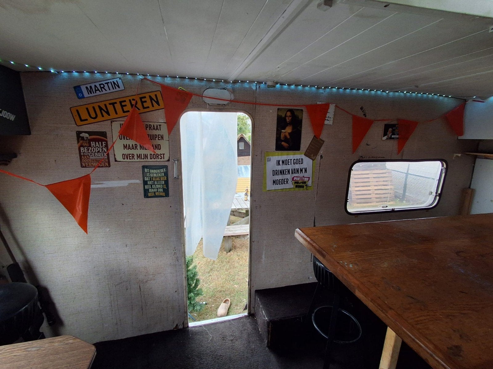 caravan omgebouwd tot keet, Particulier, Rondzit