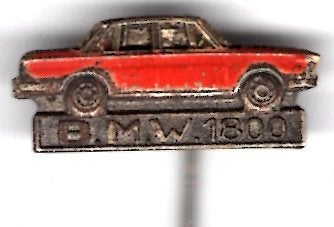 BMW 1800 rood op zilverkleurig auto speldje ( A_112), Ophalen of Verzenden, Zo goed als nieuw, Transport, Speldje of Pin