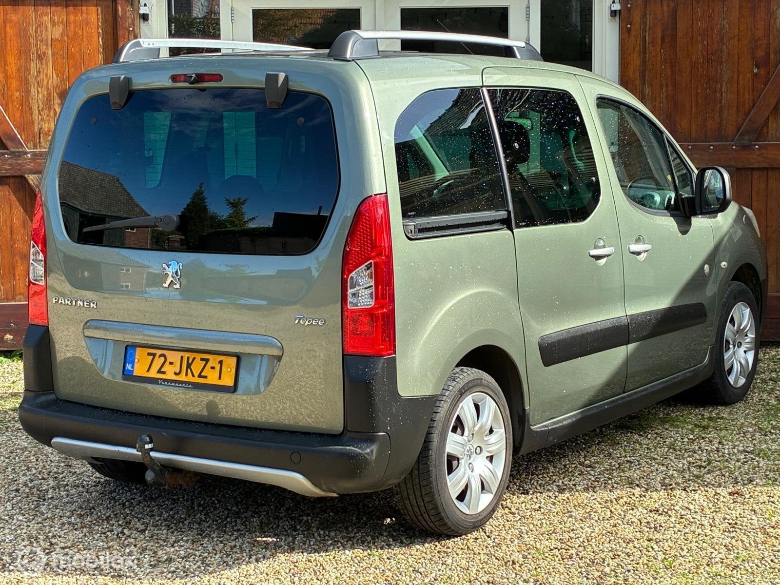Peugeot Partner Tepee 1.6 Outdoor, trekhaak en panoramadaken, Voorwielaandrijving, Stof, Zwart, 4 cilinders