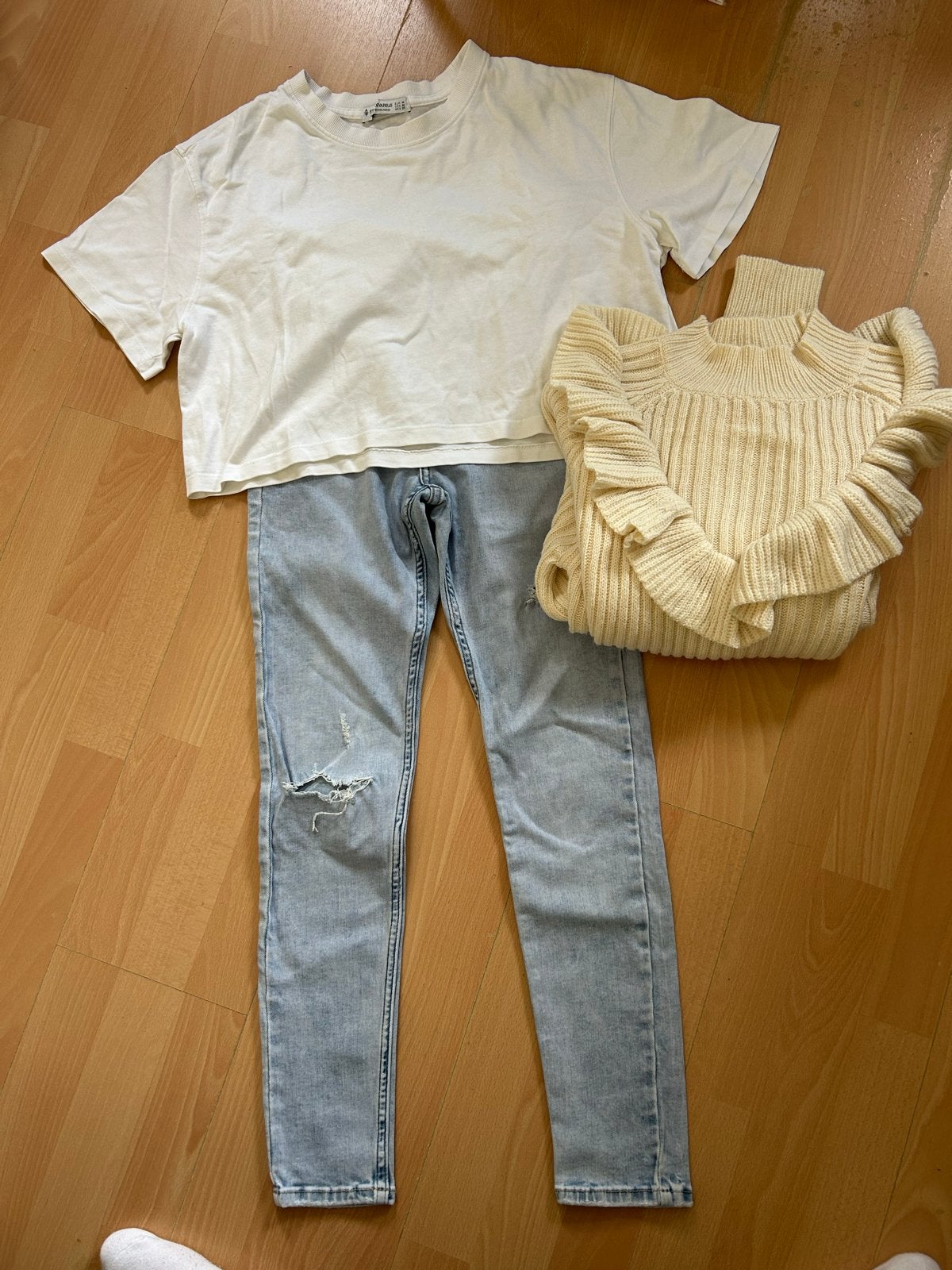 Bershka jeans met trui en T-shirt, Ophalen of Verzenden, Gedragen, Blauw, W28 - W29 (confectie 36)