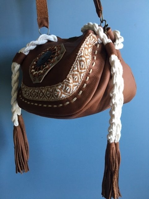Boho Chic Schoudertasje met Kwastjes en Borduurwerk, Ophalen of Verzenden, Nieuw, Bruin, Schoudertasje