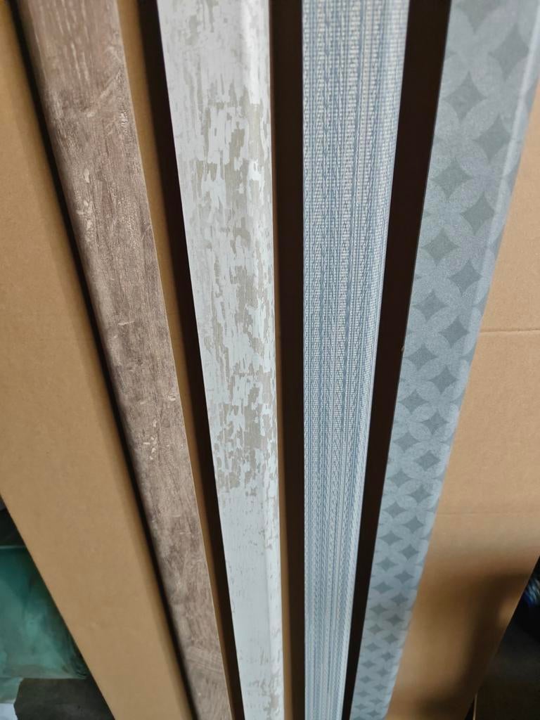 Mooie hoge folie plinten perfect overlakbaar met kabelgoot