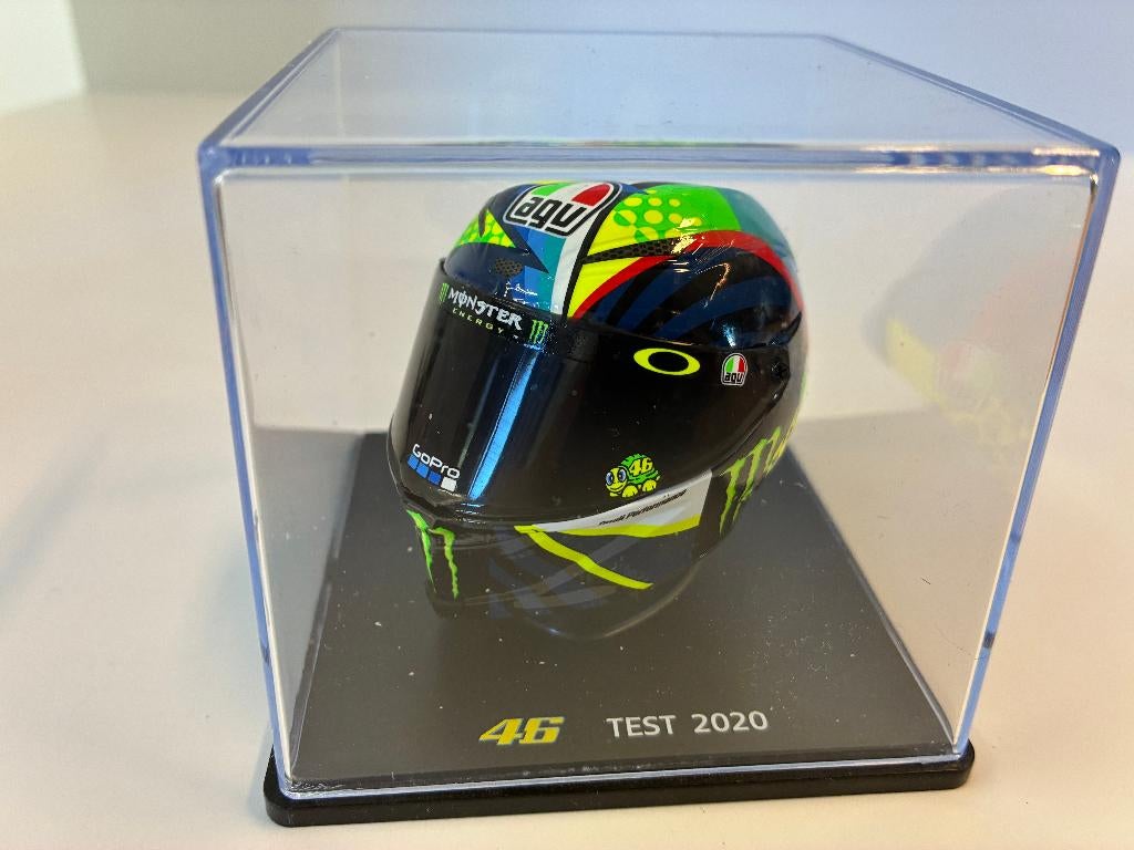 69780: Helm - MotoGP - Valentino Rossi - Test 2020 - 1:5, Hobby en Vrije tijd, Modelauto's | 1:5 tot 1:12, Overige typen, Zo goed als nieuw