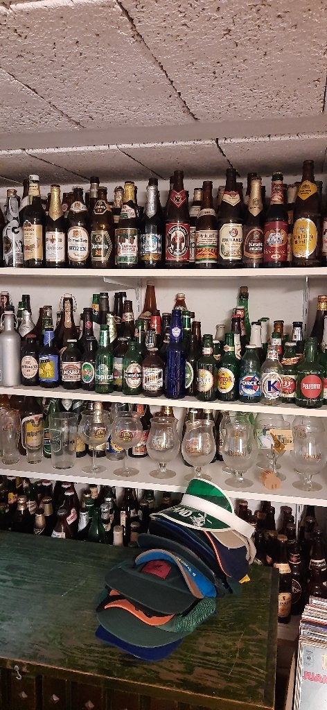 Grote verzameling bierflesjes, reclame en kratje, Verzamelen, Ophalen, Gebruikt, Flesje(s), Overige merken