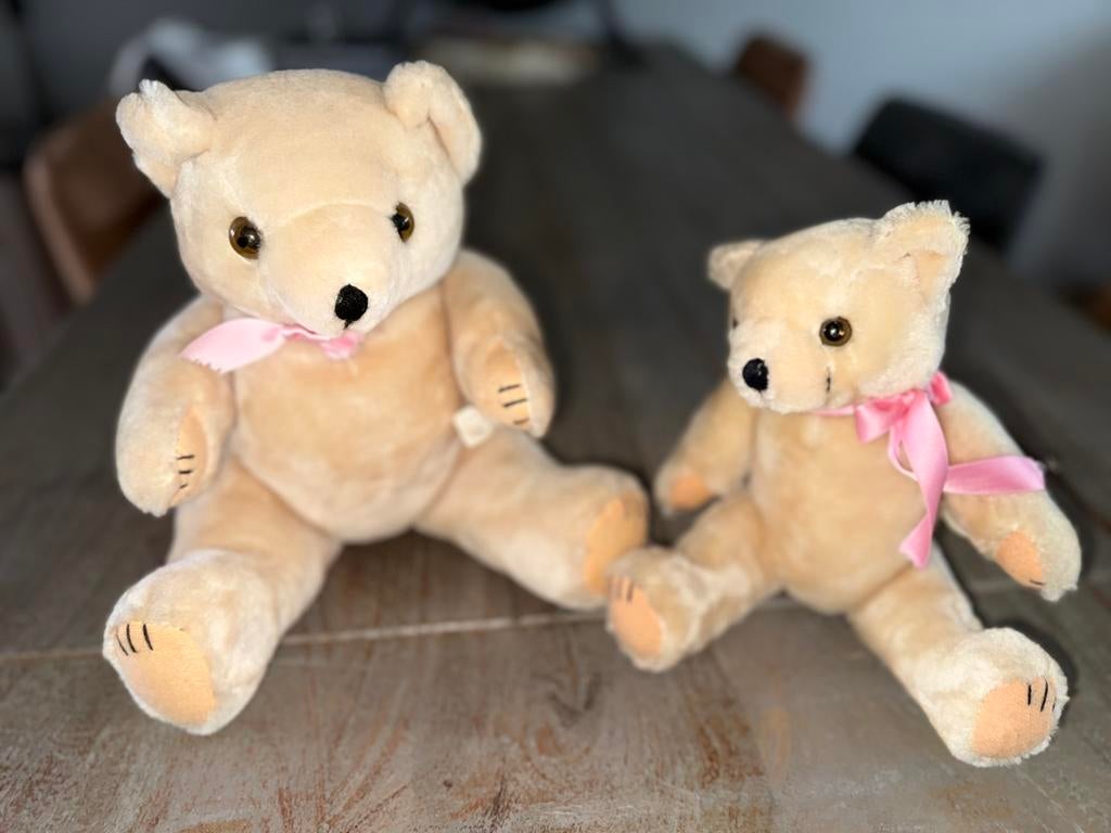 2 beren met beweegbare armen en benen, Verzamelen, Beren en Cherished Teddies, Ophalen of Verzenden, Zo goed als nieuw, Stoffen beer