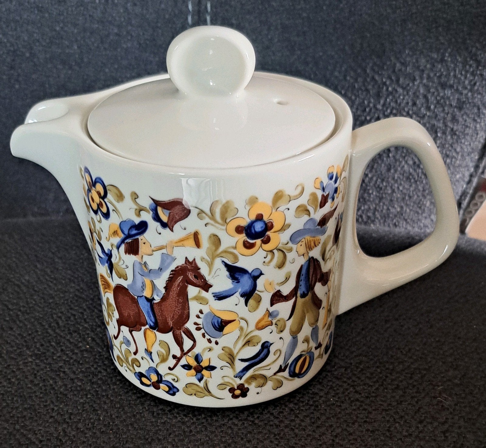 Villeroy en Boch troubadour flower power thee kannetje, Ophalen of Verzenden