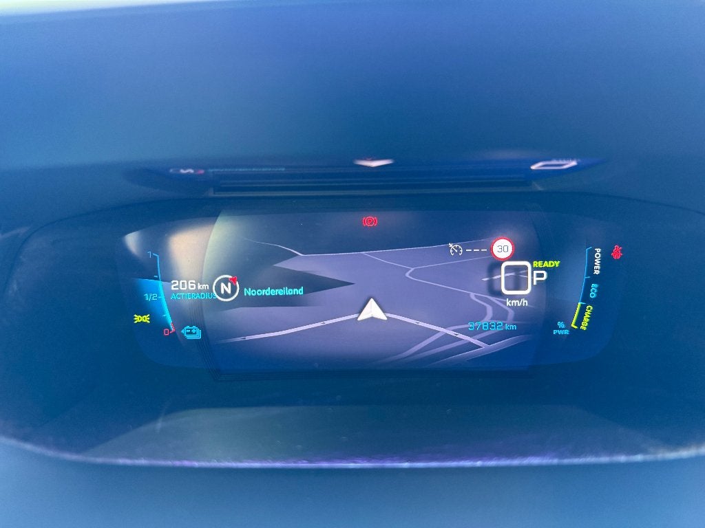 Foto 11 van Peugeot 208-E GT (2022, 38000KM, Geel/zwart)