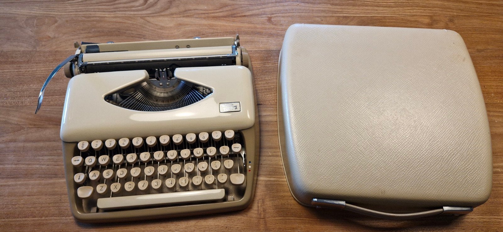 Antieke typemachine - Triumph Adler Tippa, Ophalen, Gebruikt