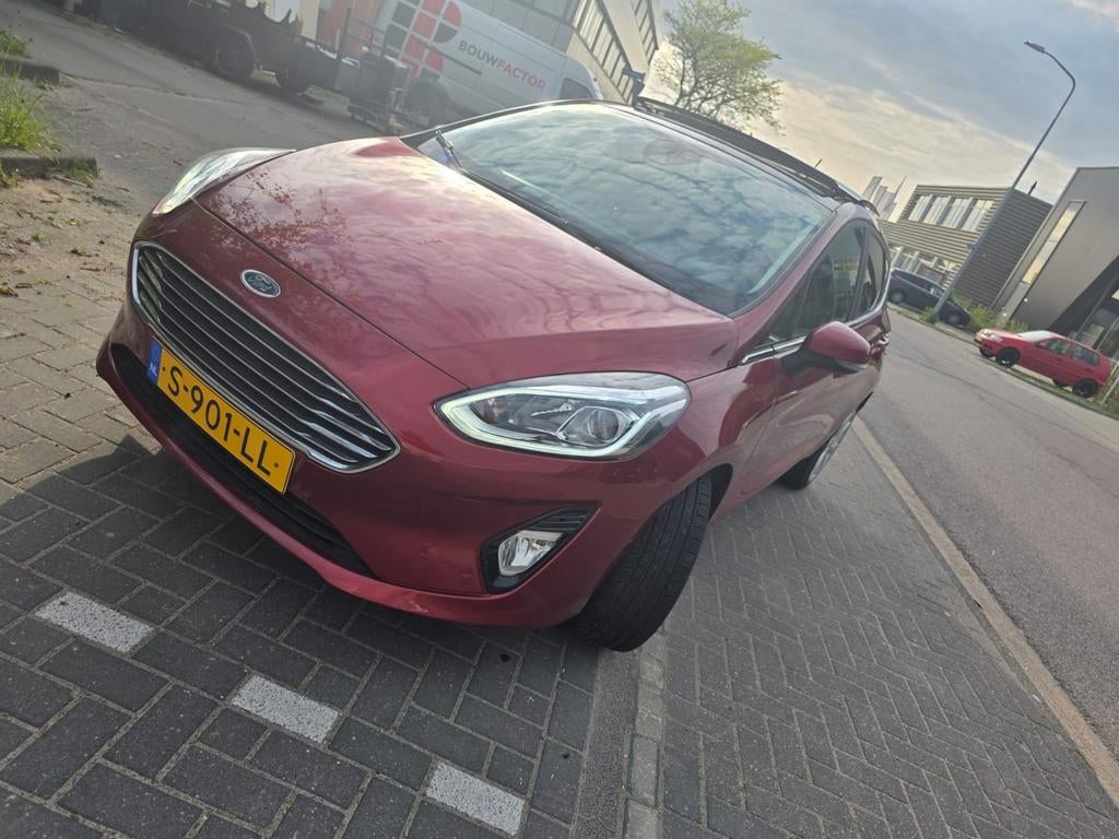 Ford Fiësta 1.0 5D 2018 Rood, Voorwielaandrijving, 1063 kg, 49 €/maand, Handgeschakeld