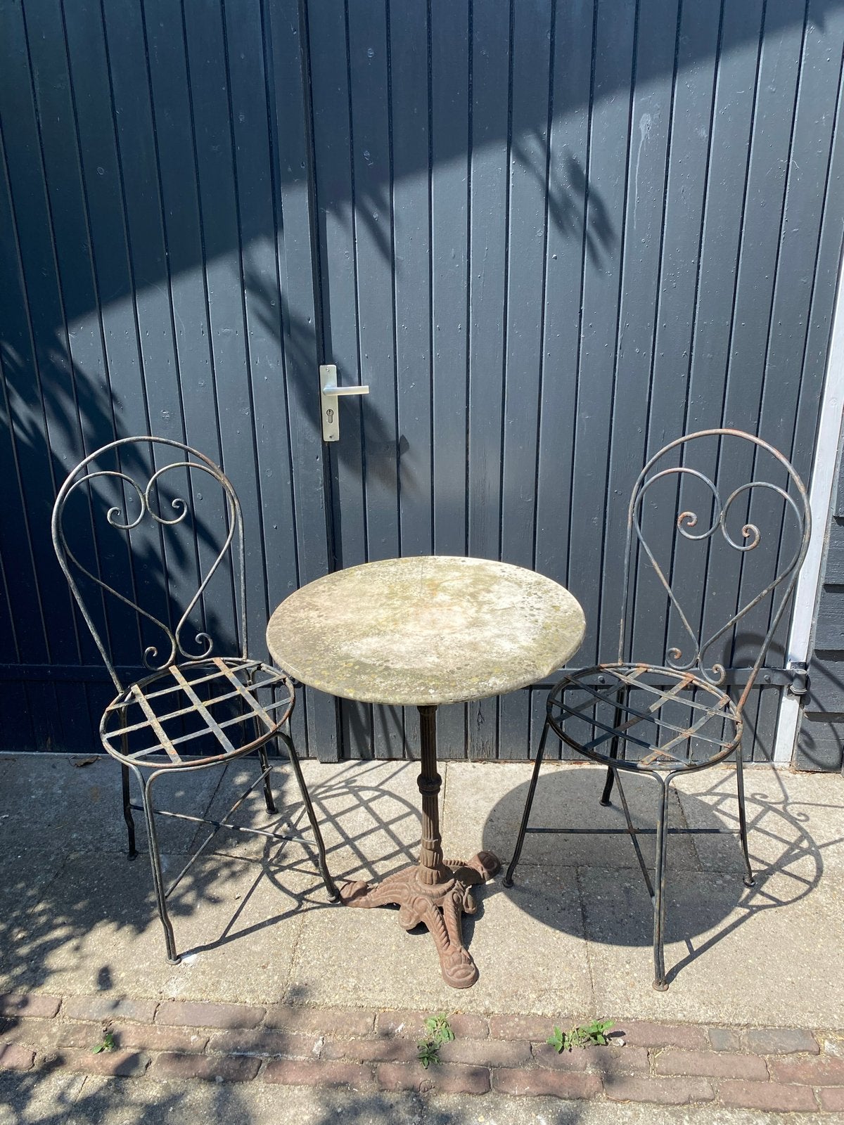 bistroset - tafel marmer met gietijzeren poot 2 stoeltjes, Tuin en Terras, Tuinstoelen, Ophalen, Gebruikt, Metaal