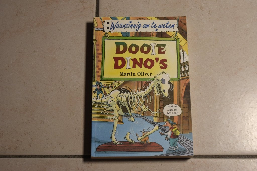 Waanzinnig om te weten: Dooie Dino’s / Martin Oliver, Boeken, Ophalen of Verzenden, Zo goed als nieuw