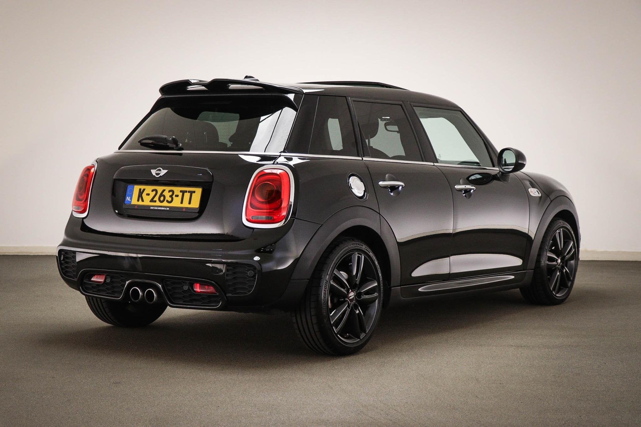 MINI 5-Deurs 2.0 Cooper S Chili Serious Business | PANORAMAD, 1998 cc, Gebruikt, Zwart, Leder