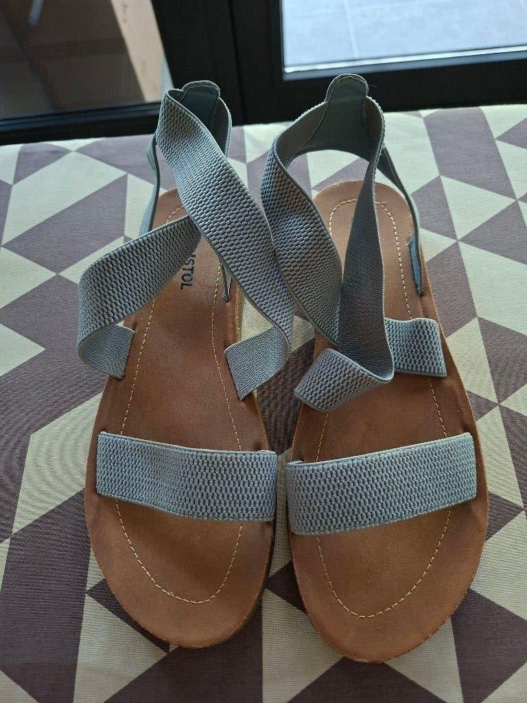 sandalen grijs (nieuw), Nieuw, Grijs, Bristol, Sandalen of Muiltjes