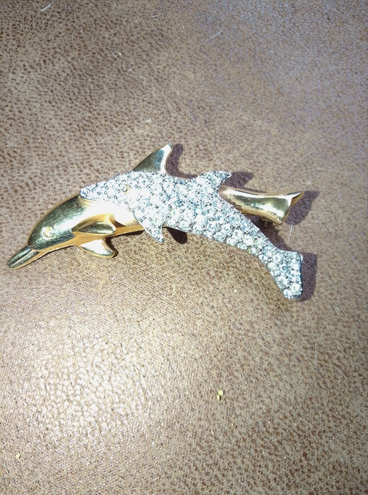 Swarovski dolfijn broche met jong, Sieraden, Tassen en Uiterlijk, Broches, Overige materialen, 4 tot 7 cm, Ophalen of Verzenden