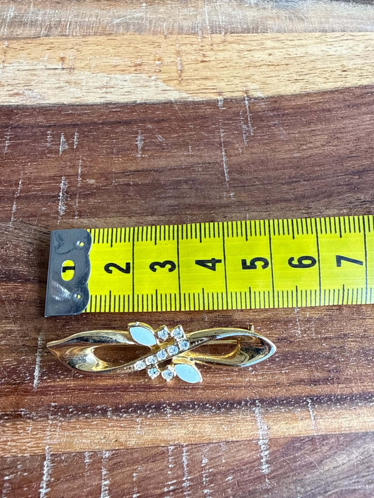 Elegante Broche met Strass en Parelmoer, Sieraden, Tassen en Uiterlijk, Broches, Gebruikt, Overige materialen, Goud, 4 tot 7 cm