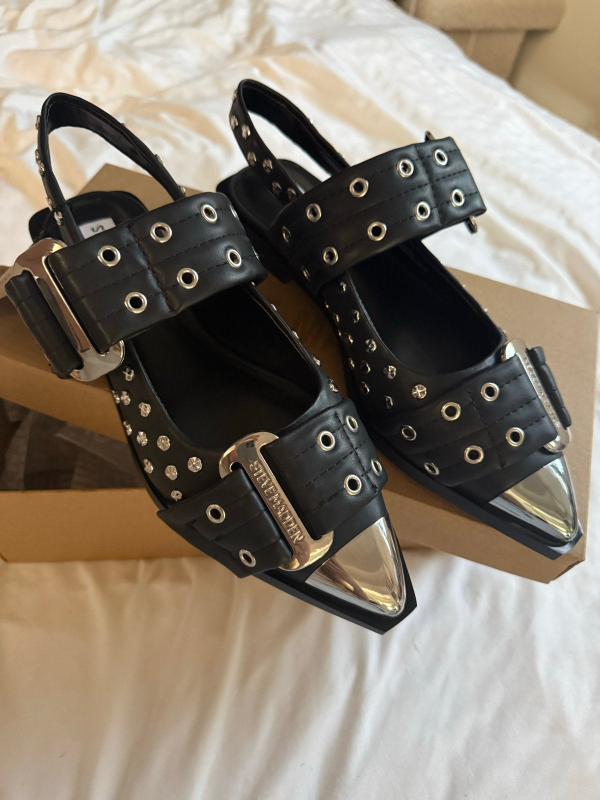 Nieuwe Steve Madden schoenen met studs en gespen, Schoenen met lage hakken, Zwart, Nieuw, Ophalen of Verzenden