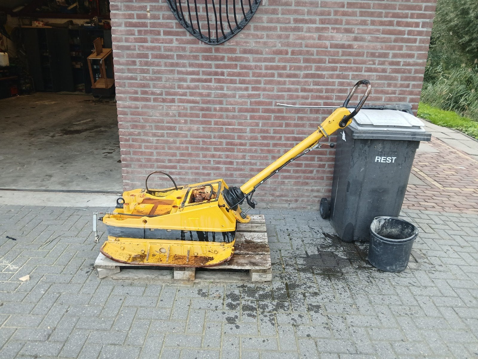 wacker 6055 bij 1998 voor onderdelen. trilplaat, Ophalen, Gebruikt