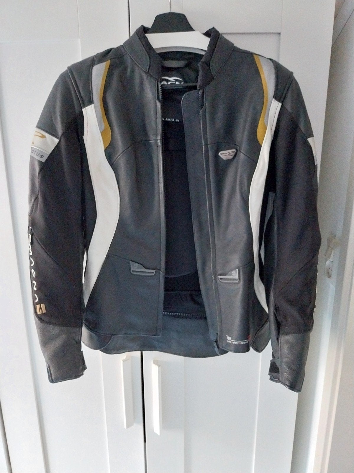 Macna motorjas dames maat 38 - Zwart/Wit/Goud, Ophalen, Jas | leer, Dames, Tweedehands