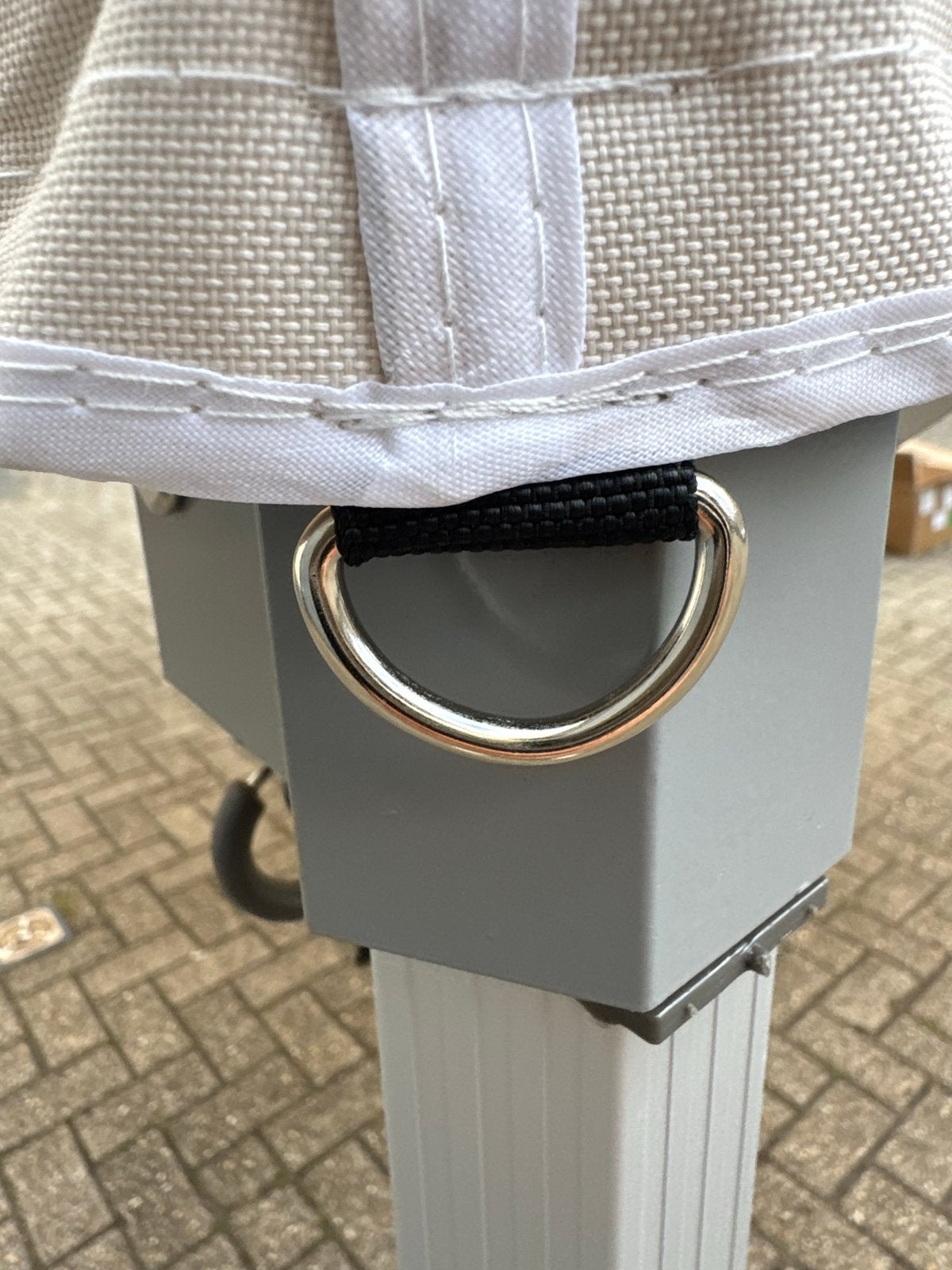 Foto 15 van Professionele 3x3 Beige  Partytent Aluminium - Zeshoekig