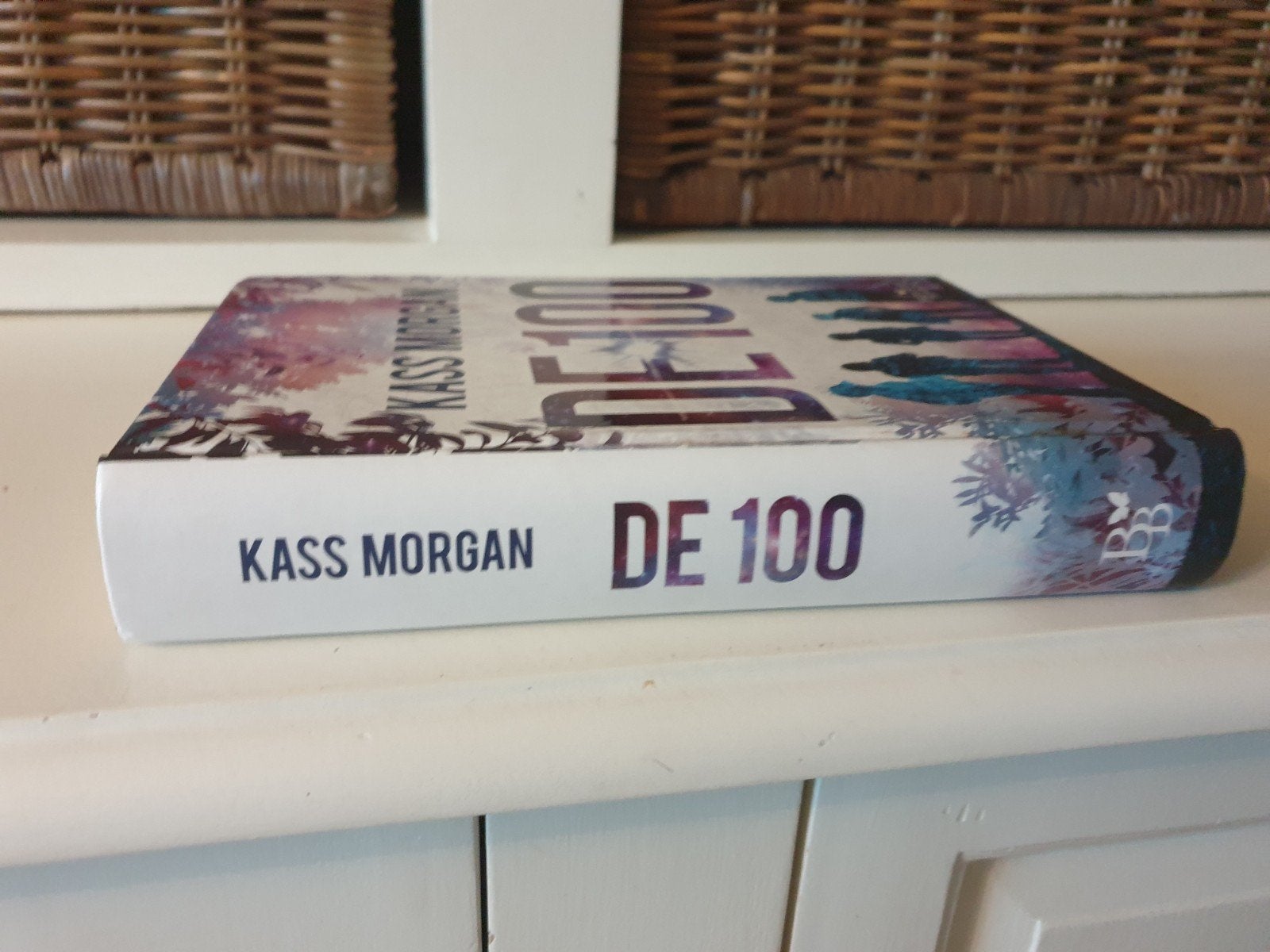 Kass Morgan - De 100, Ophalen of Verzenden, Gelezen
