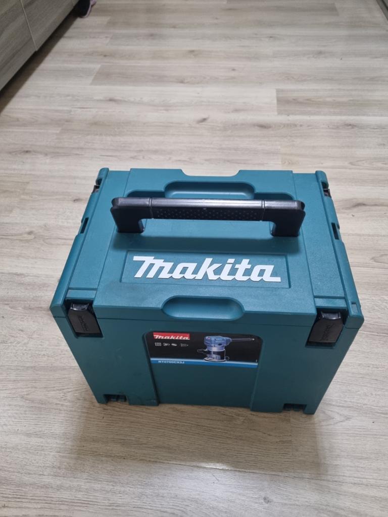 Makita RT0702CX3J Boven- en kantenfrees, Kantenfrees, Ophalen of Verzenden, Zo goed als nieuw, Makita