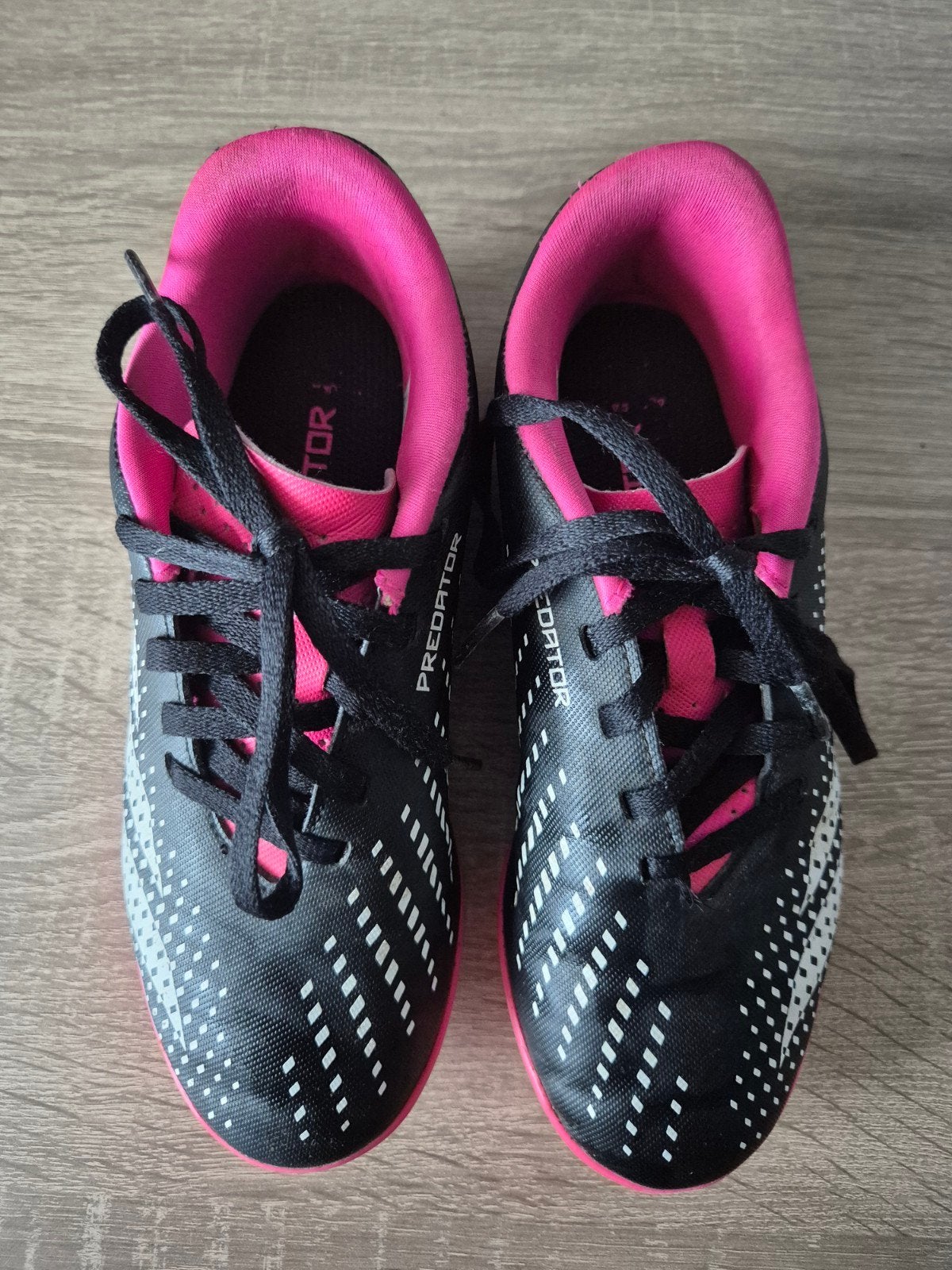 Adidas Predator voetbalschoenen zwart/roze - Maat 33, Ophalen, Zo goed als nieuw, Schoenen