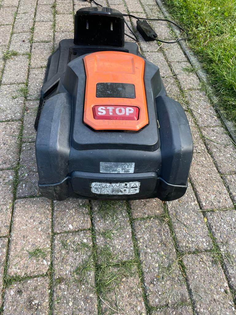 Yard Force Robotmaaier - Goede staat, Tuin en Terras, Ophalen, Gebruikt, 20 tot 25 cm