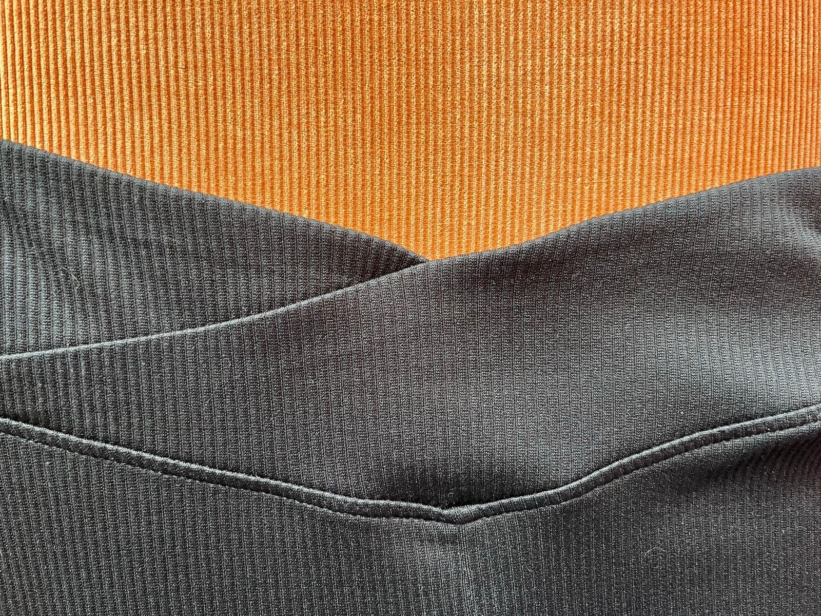 Zwarte ‘V-taille’ XL nauwsluitende broek Divided ribstof H&M, H&M, Zwart, Maat 46/48 (XL) of groter, Ophalen of Verzenden