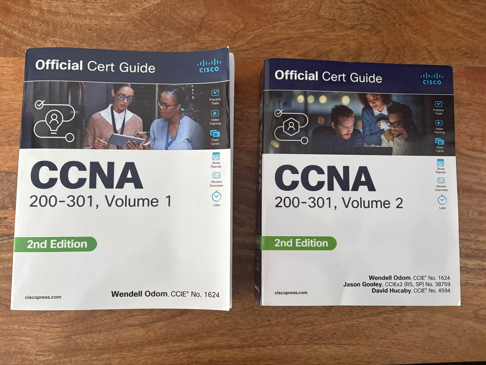 Cisco CCNA 200-301 Official Cert Guide Volume 1 & 2, Boeken, Ophalen, Zo goed als nieuw, Overige niveaus