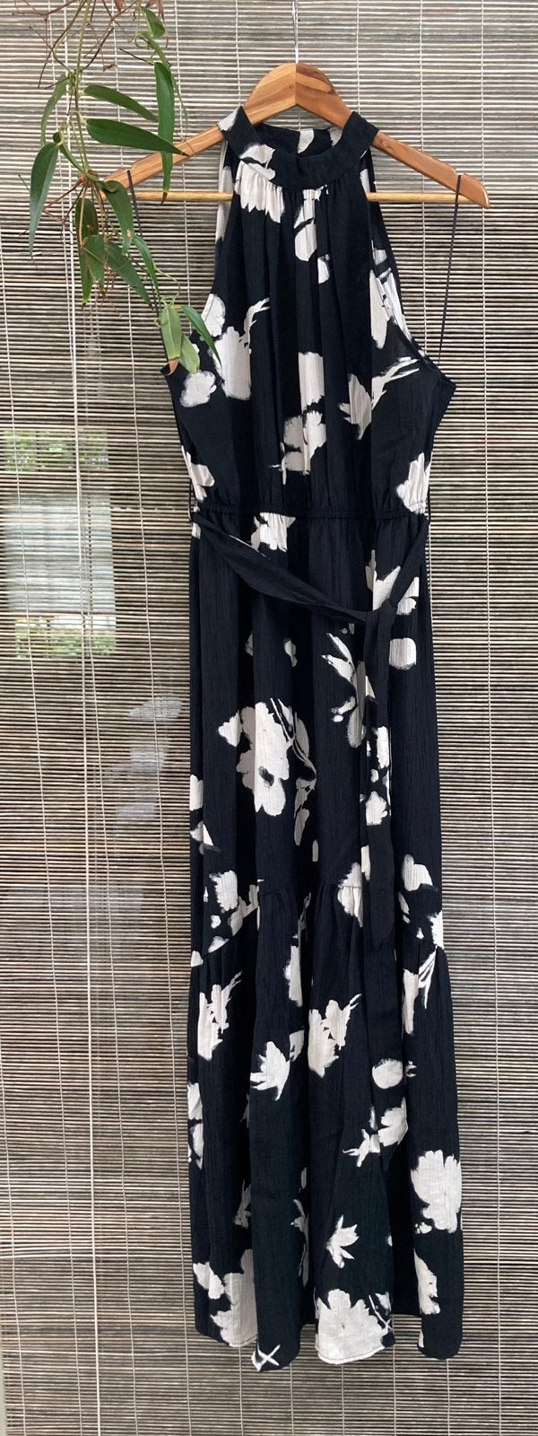 Halter jurk zwart/crème structuur stof enkellang mt 42 Nieuw, Kleding | Dames, Ophalen of Verzenden, Nieuw, Zwart, Onder de knie