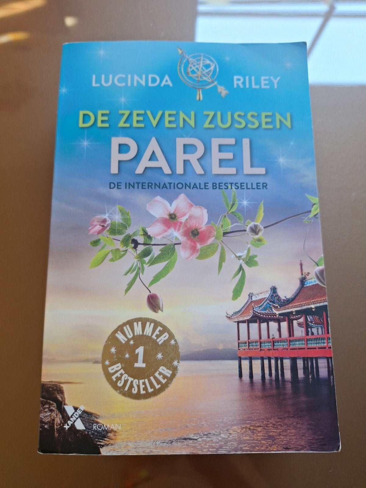 Lucinda Riley - Parel, Ophalen of Verzenden, Zo goed als nieuw, Lucinda Riley