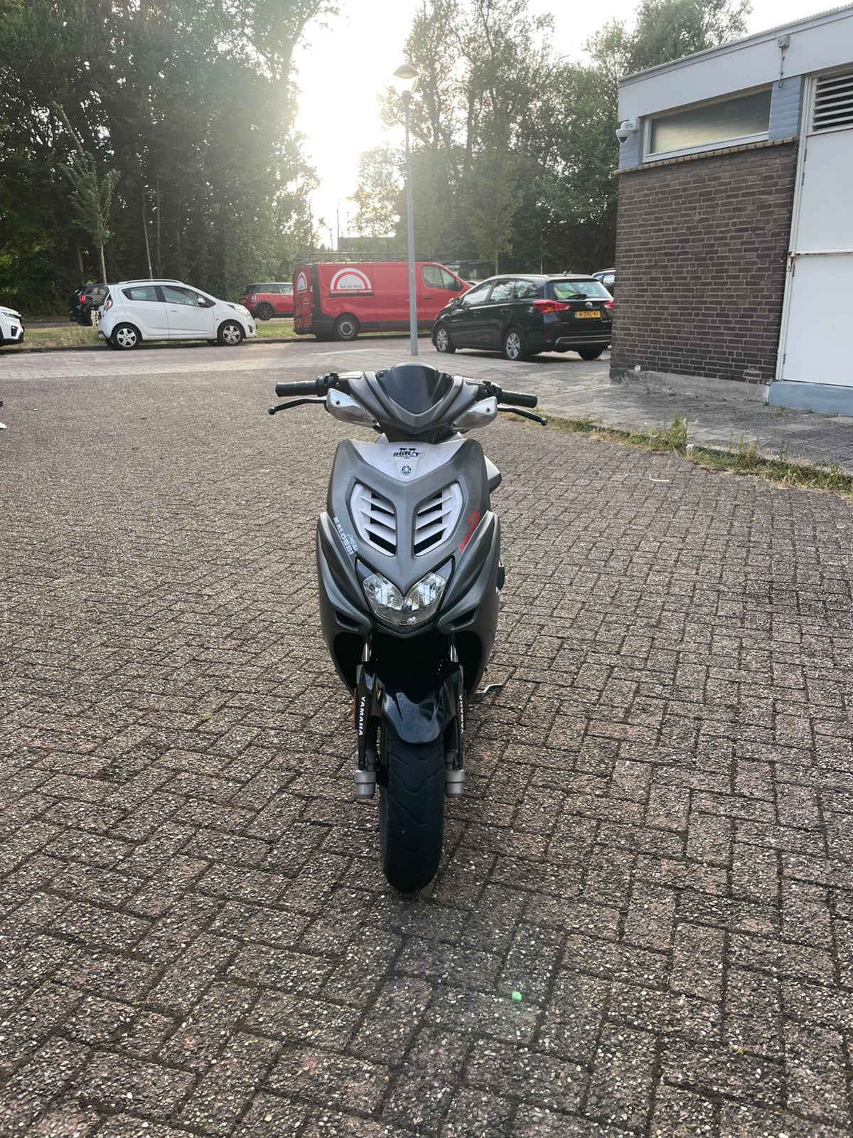 Aerox yamaha 4 takt 2014, Fietsen en Brommers, Ophalen, Zo goed als nieuw, Benzine, Aerox