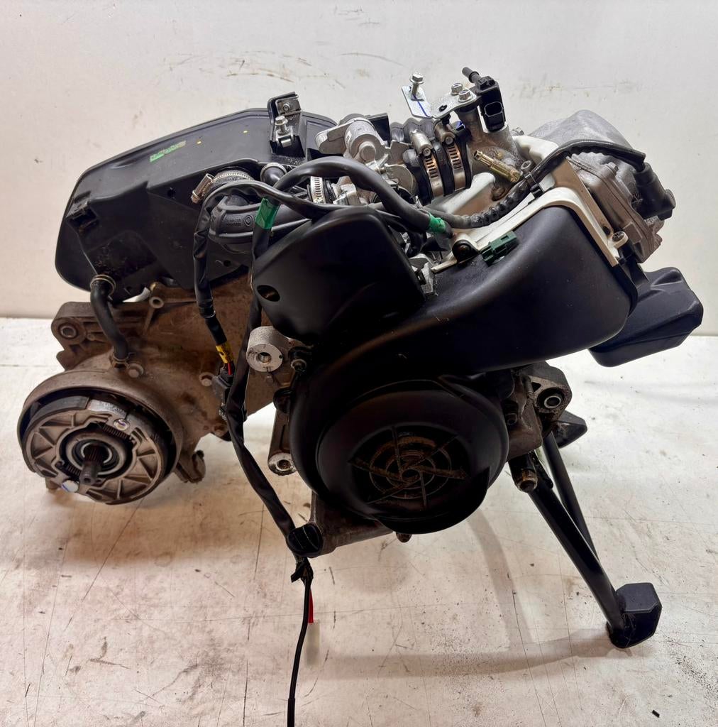 Veel onderdelen Aprillia SXR 50I euro5 brom 19K, Aprilia, Aprillia, 50I, Zo goed als nieuw