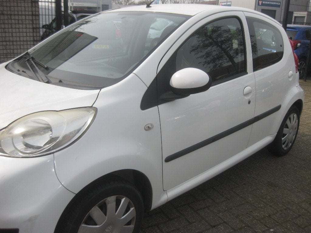 witte deur, deuren, voorbumper, peugeot 107 , citroen c1, Ophalen of Verzenden, Achter, Citroën, Bumper