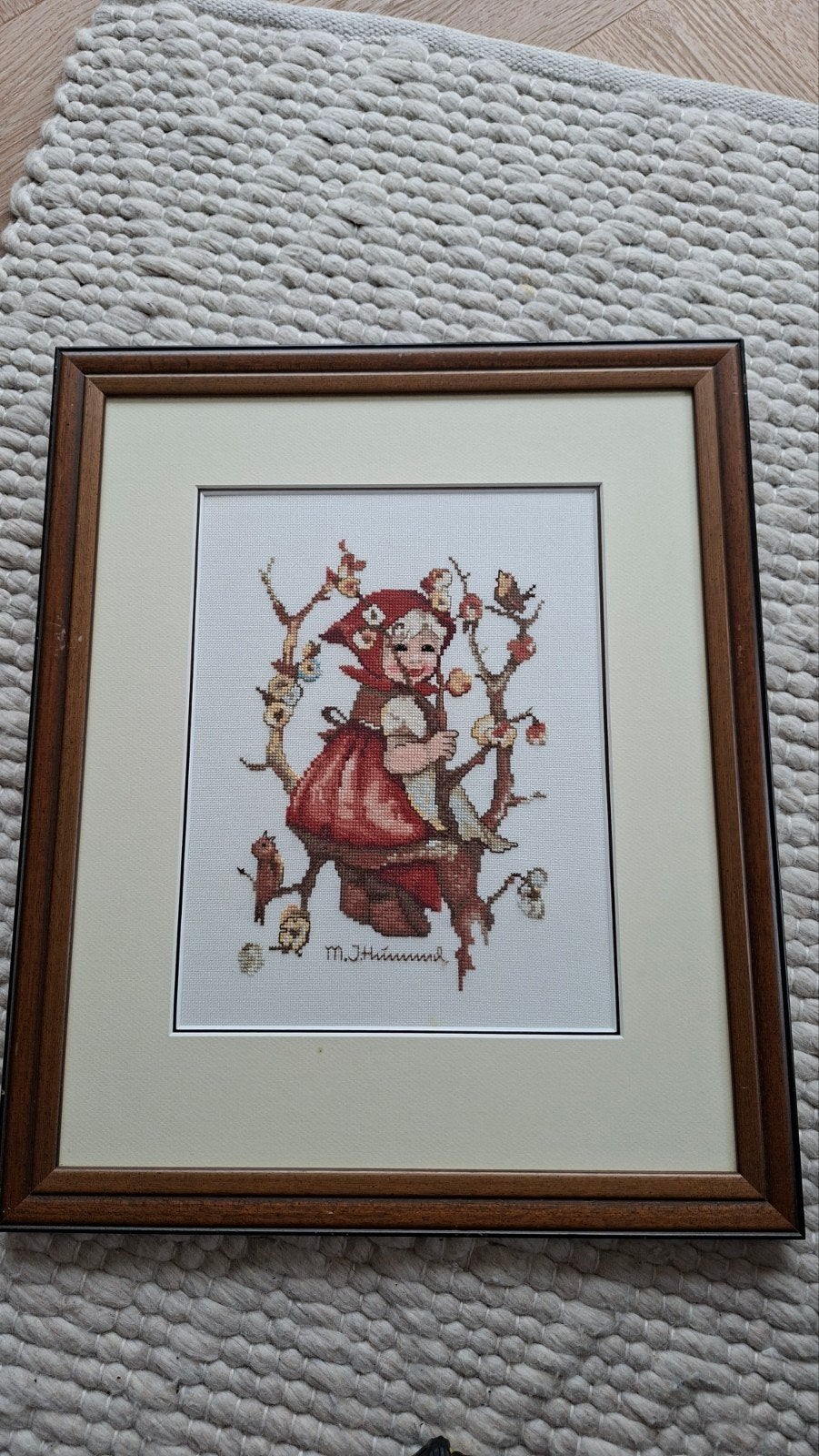 Hummel geborduurd schilderij in lijst, Minder dan 50 cm, Gebruikt, Ophalen of Verzenden, Schilderij