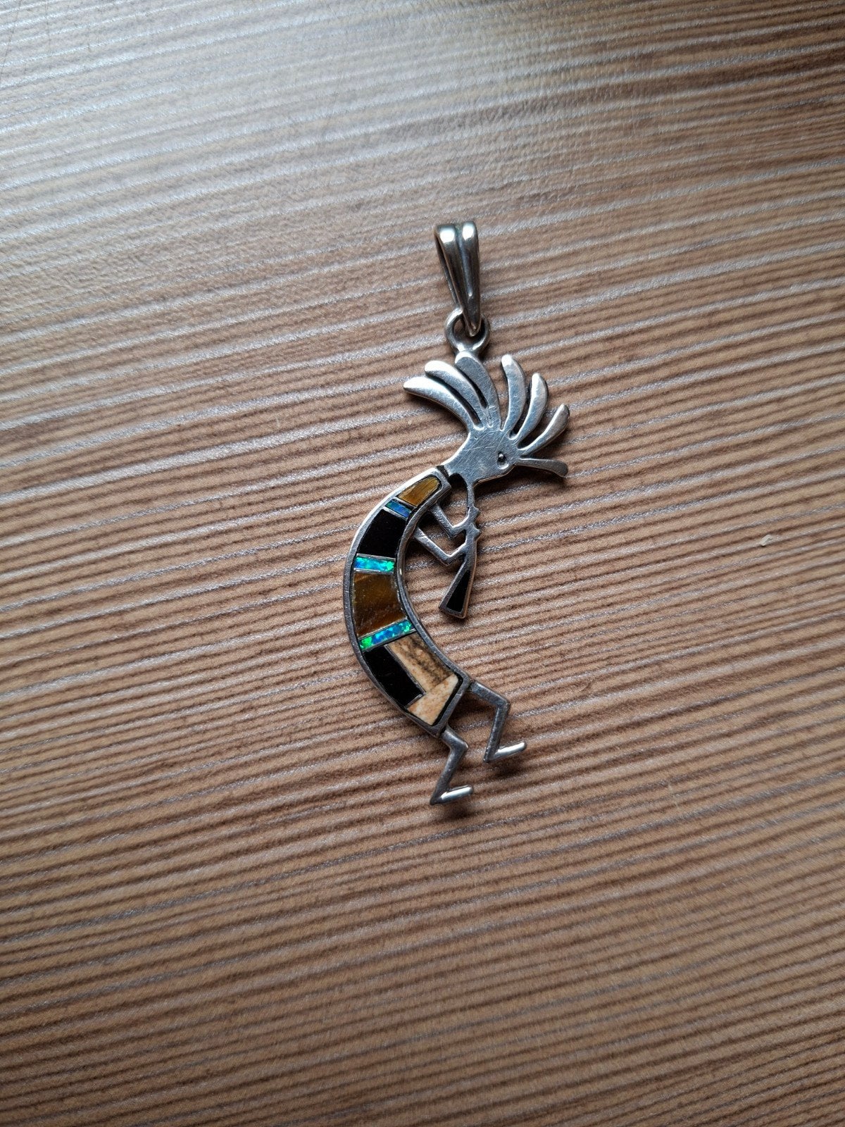 Sterling zilveren Kokopelli hanger met edelstenen ingelegd, Overige voorstellingen, Ophalen of Verzenden, Zo goed als nieuw, Met edelsteen