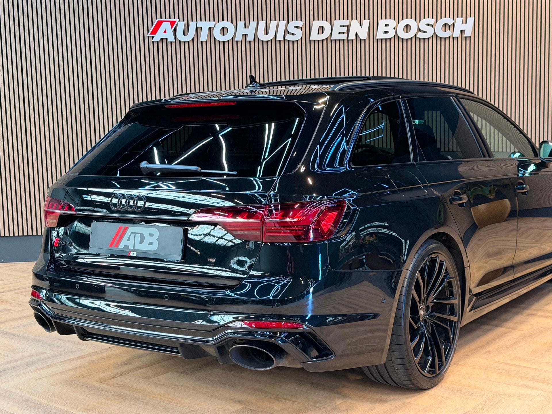 Foto 29 van Audi RS4 Avant 2.9 TFSI Quattro - Keramic - Pano - B&O