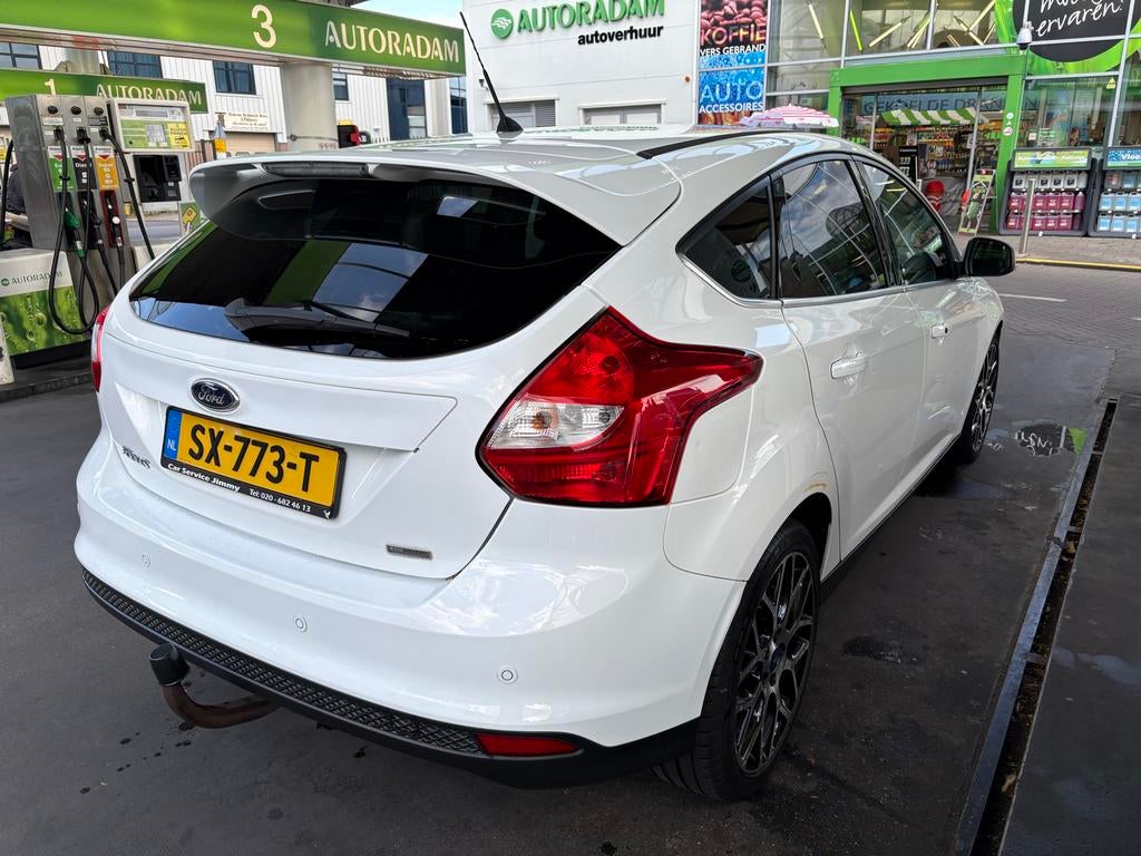 Ford Focus 1.0 Ecoboost 92KW 5D 2013 Wit, Auto's, Euro 5, 125 pk, Wit, 1200 kg