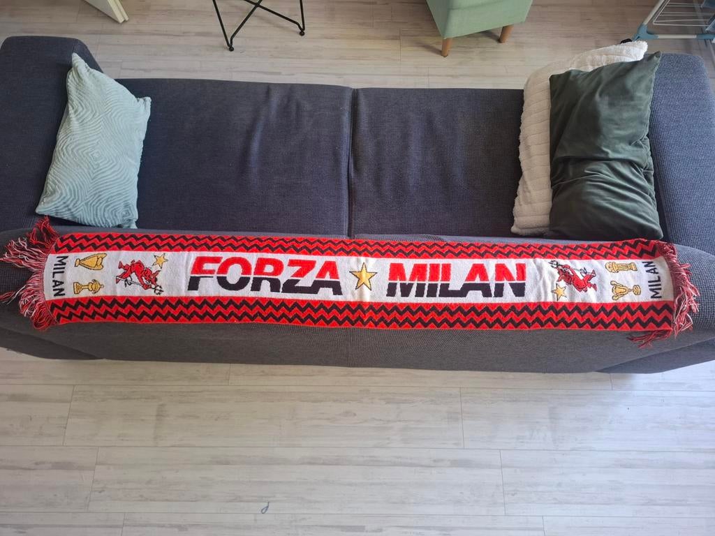 AC Milan sjaal - Forza Milan, Ophalen of Verzenden, Zo goed als nieuw, Buitenlandse clubs, Vaantje of Sjaal