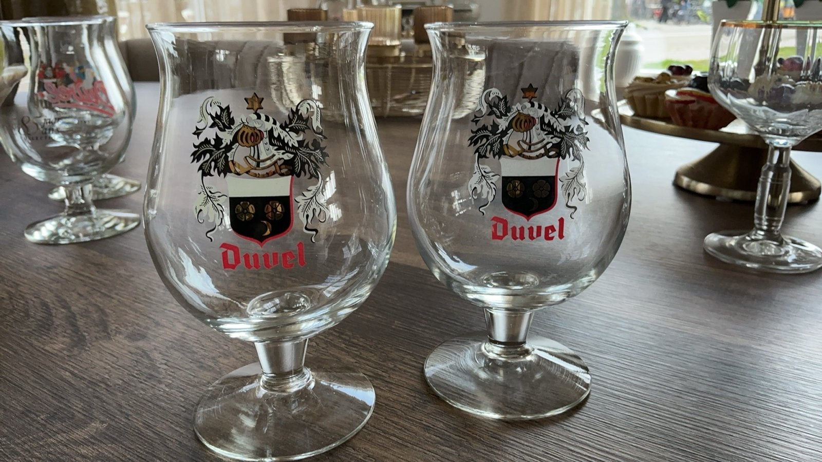 3 Duvel glazen met wapenschild (1 goud, 2 rood), Verzamelen, Biermerken, Ophalen of Verzenden, Zo goed als nieuw