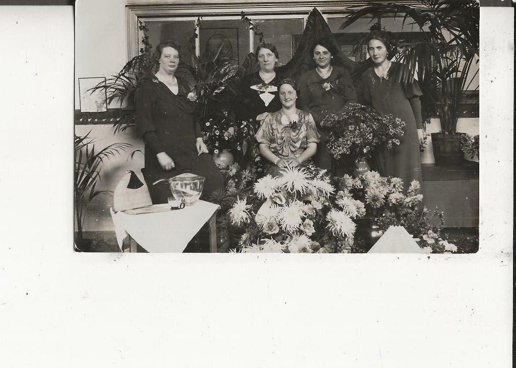 Monster mevrouw van Nieuwenhuyzen in de bloemetjes Fotokaart, Ophalen of Verzenden, 1920 tot 1940, Ongelopen, Zuid-Holland
