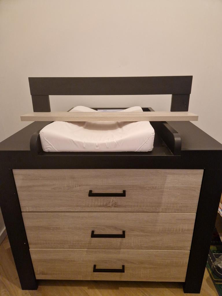 Brentwood twf ledikant+commode+wandplak, Ophalen, Zo goed als nieuw, Jongetje of Meisje